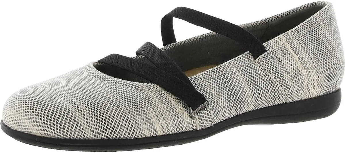 Trotters Women's Della Ballet Flat