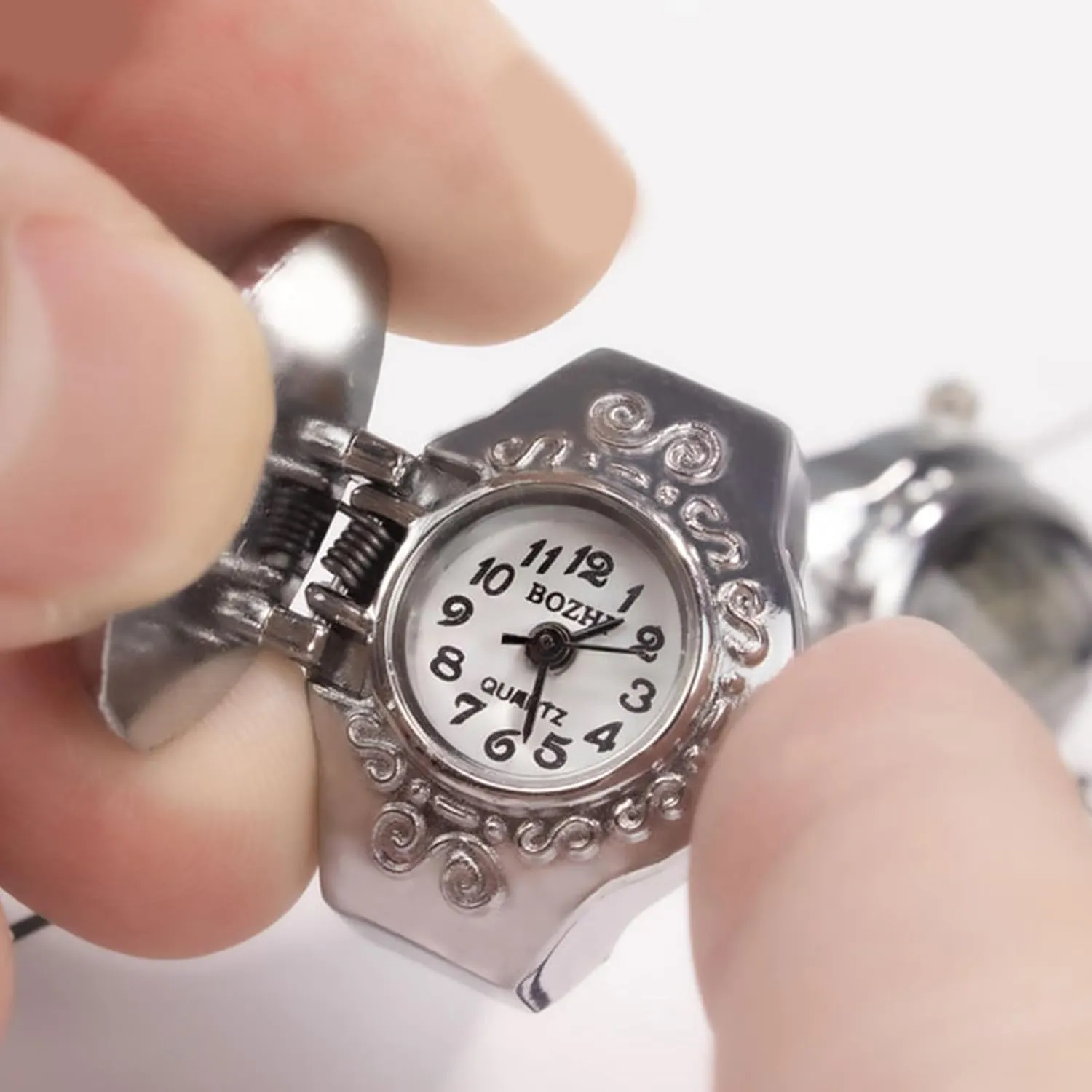 Vintage Finger Watch Elastic Strap Alloy Watches Couple Rings Jewelry Clock Retro Watch Rings for Women Men