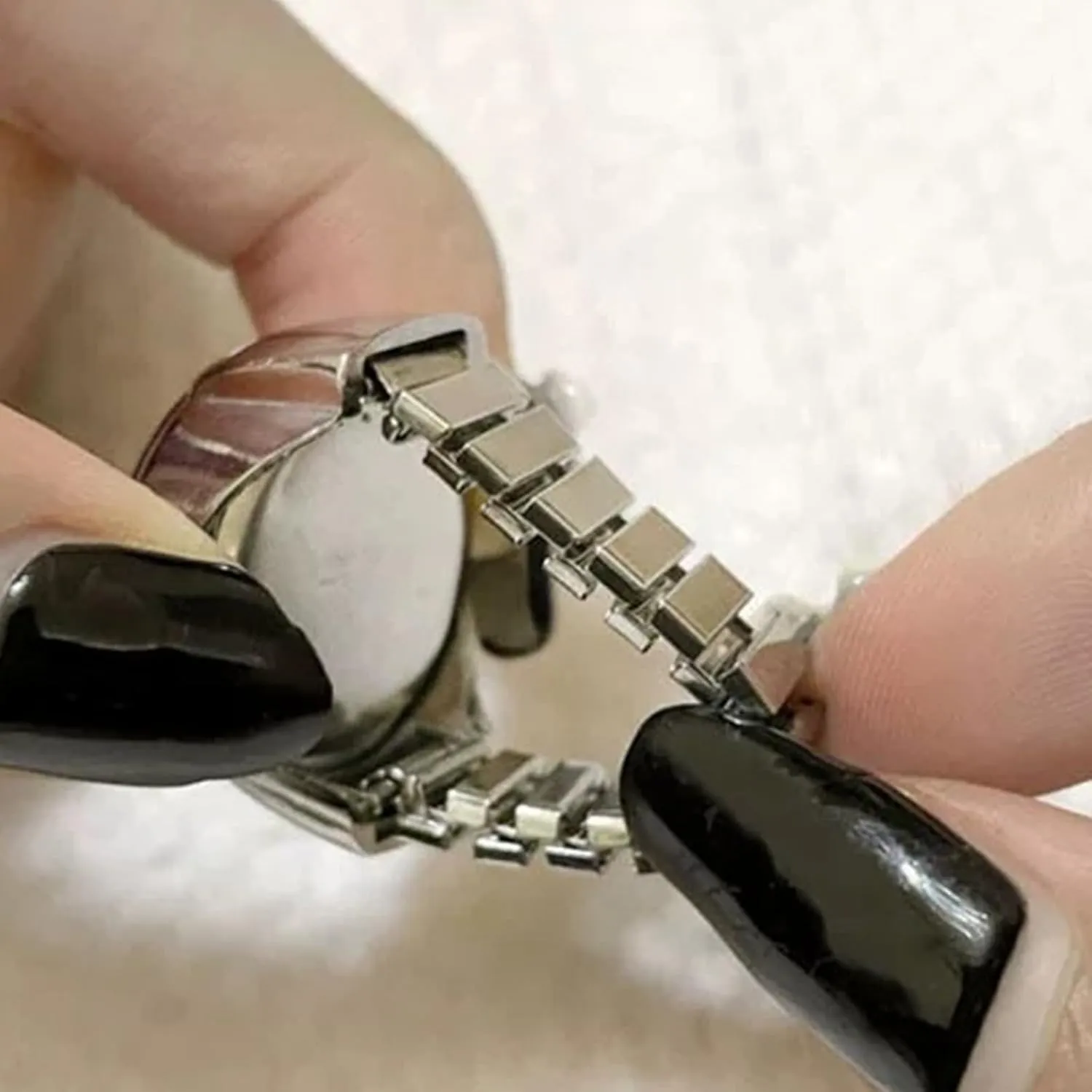 Vintage Finger Watch Elastic Strap Alloy Watches Couple Rings Jewelry Clock Retro Watch Rings for Women Men