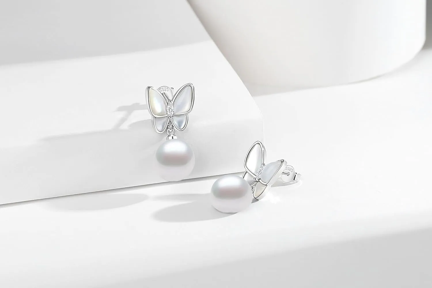 YAMI Butterfly Gold Earrings 925 Sterling Silver Hypoallergenic Women's Butterfly Pearl Earrings Freshwater Cultured Pearls Drop Pearl Dangle Earrings Jewelry Gifts for Women